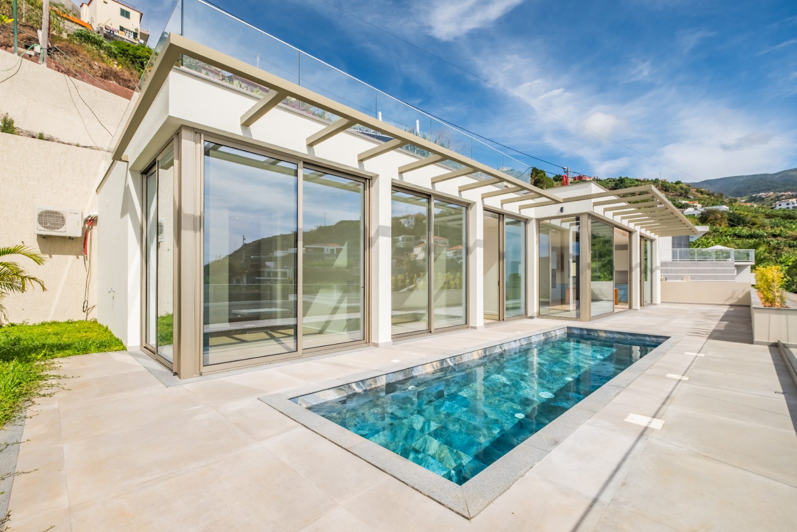 Contemporary T3 House in Calheta with Pool — photo 1 of 30