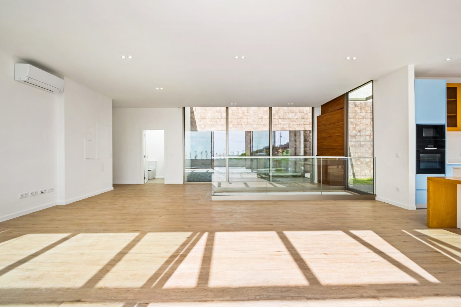 Contemporary T3 House in Calheta with Pool — photo 8 of 30