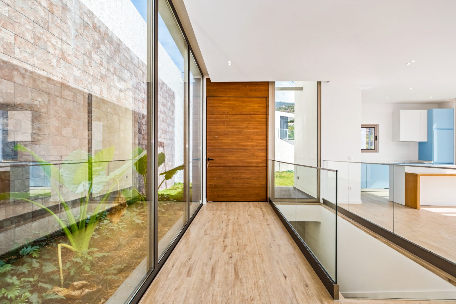 Contemporary T3 House in Calheta with Pool — photo 10 of 30
