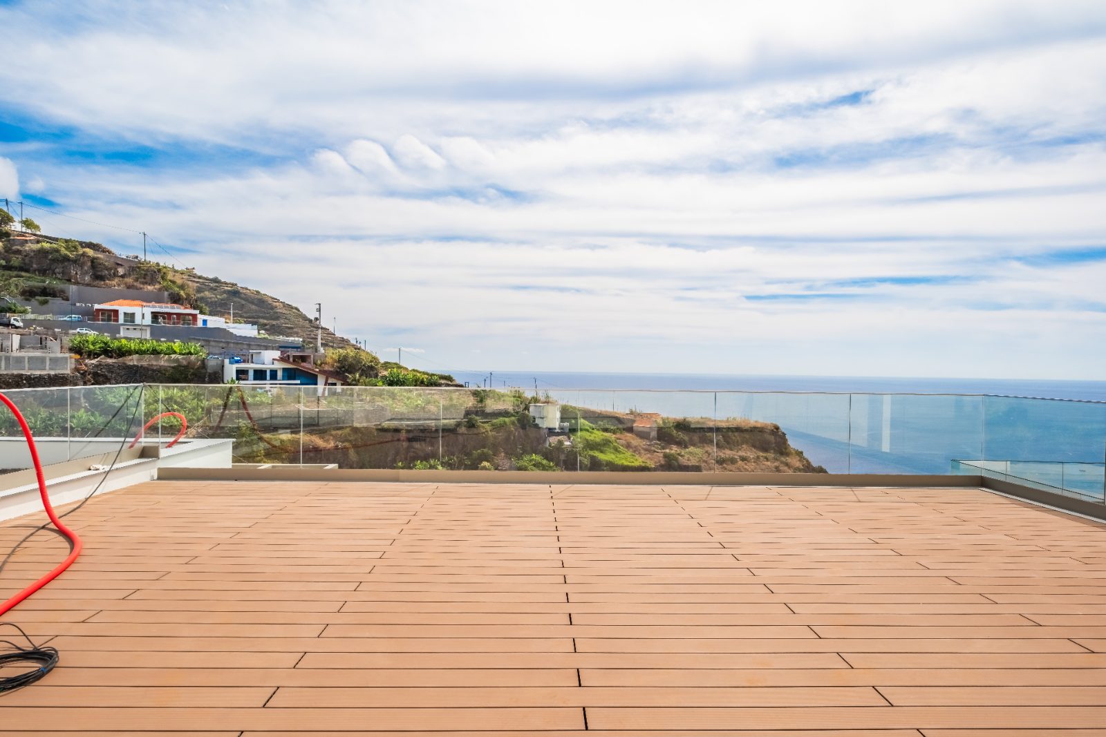 Contemporary T3 House in Calheta with Pool — photo 28 of 30