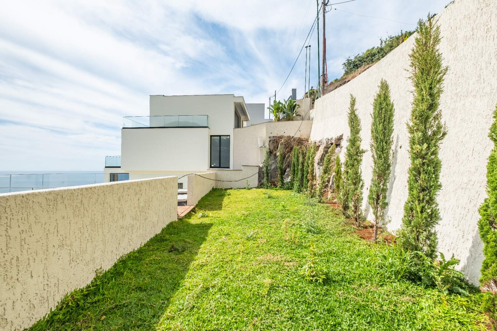 Contemporary T3 House in Calheta with Pool — photo 29 of 30
