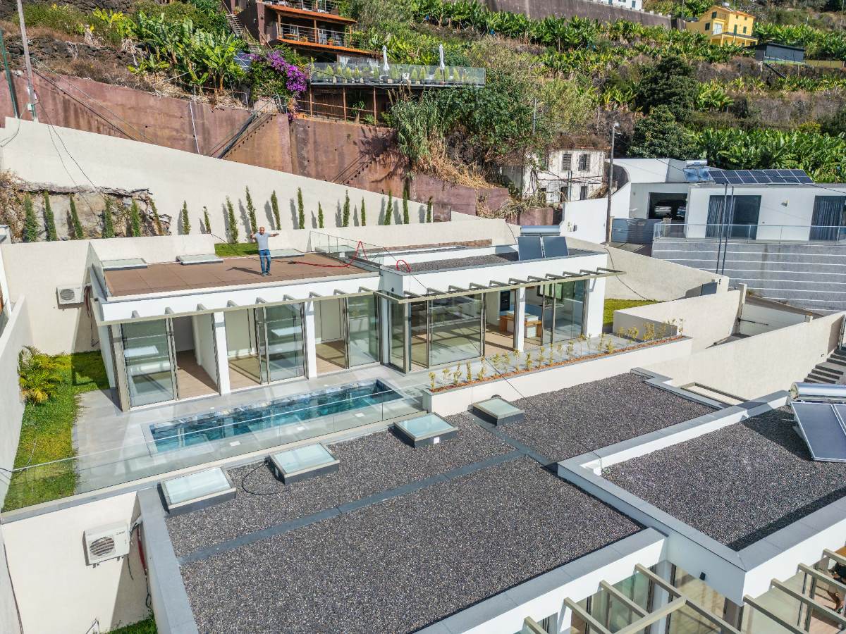 Contemporary T3 House in Calheta with Pool — photo 30 of 30