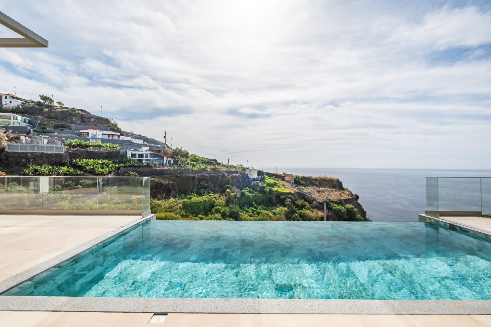 T3 House in Calheta with Infinity Pool and Sea View — photo 26 of 30