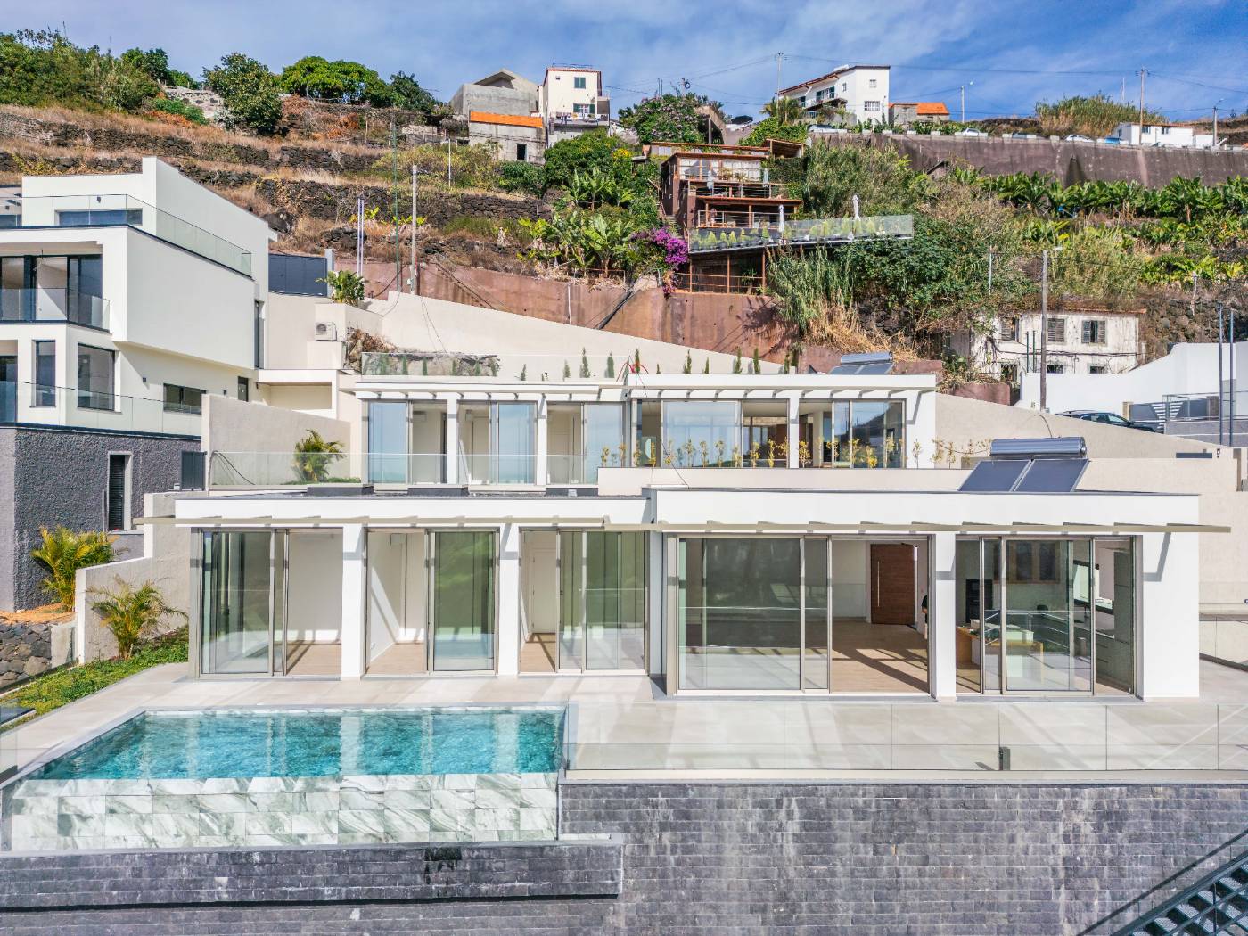 T3 House in Calheta with Infinity Pool and Sea View — photo 30 of 30