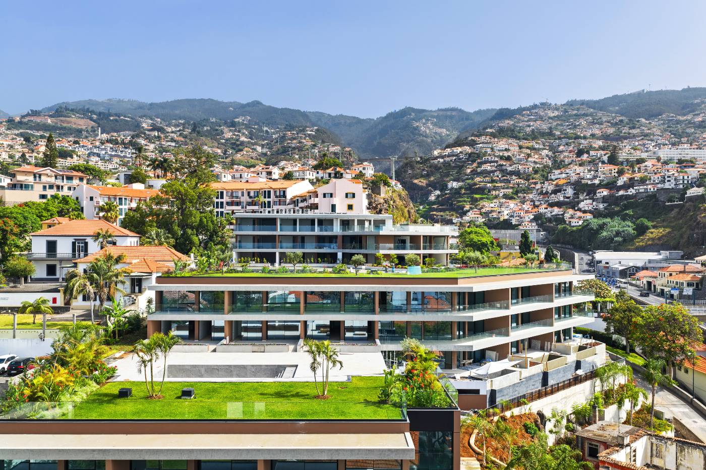 T2 Apartment with 27m² Balcony in Santa Luzia, Funchal — photo 2 of 24