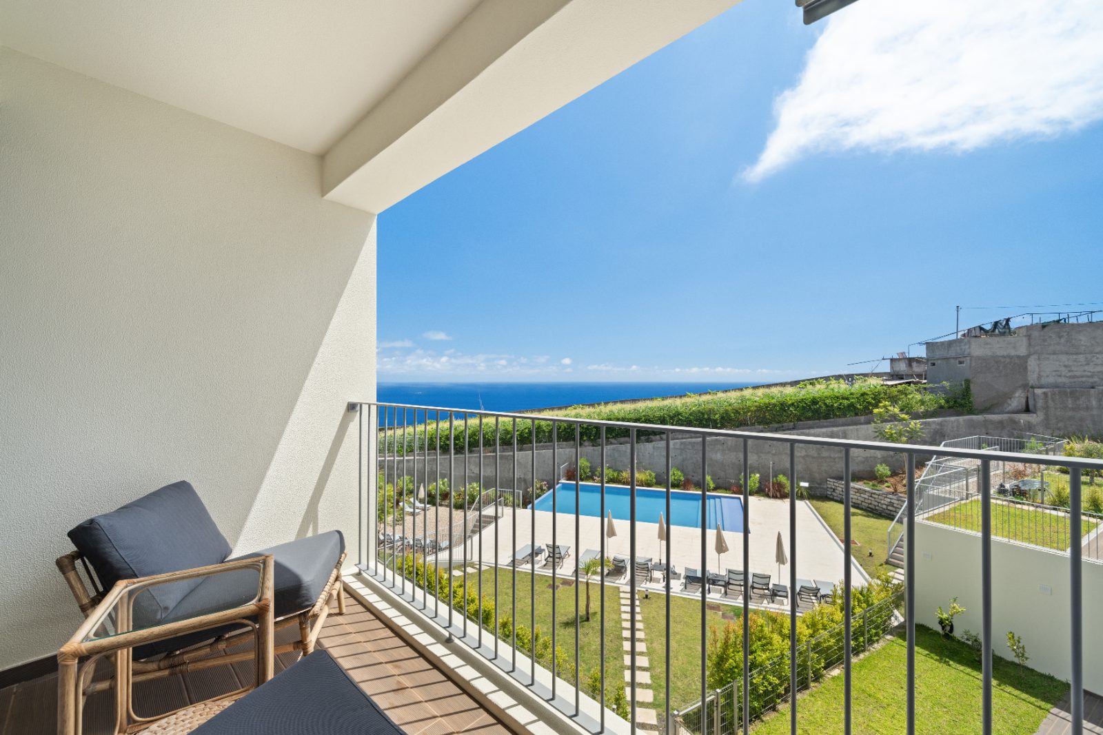 Atlantic Pearl Suite, Câmara de Lobos — photo 2 of 19