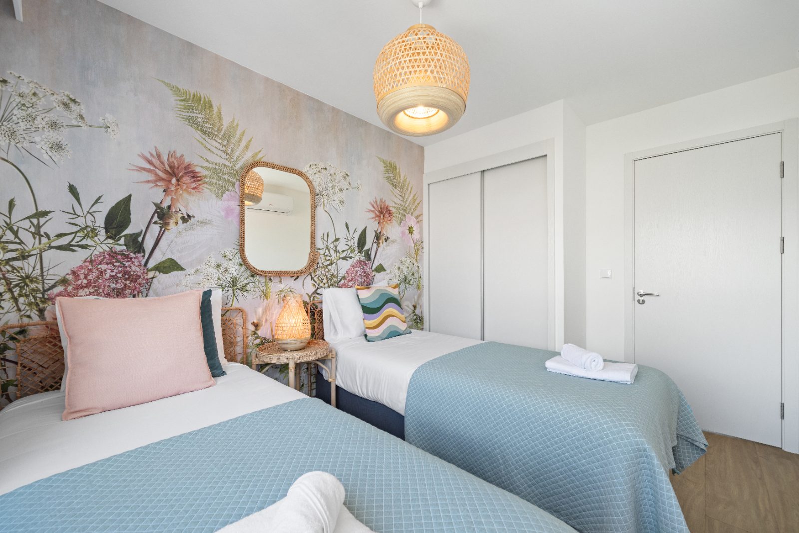 Atlantic Pearl Suite, Câmara de Lobos — photo 12 of 19
